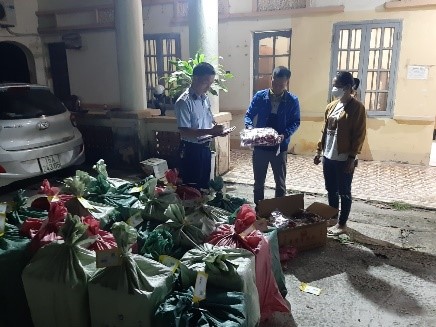 Lạng Sơn: Phát hiện lượng lớn thực phẩm nhập lậu đang được vận chuyển đi tiêu thụ