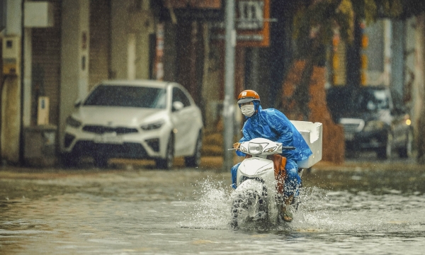 Mưa như trút nước, Đà Nẵng phát công điện ứng phó