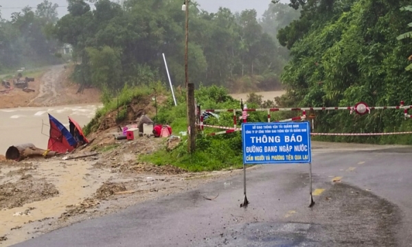 Quảng Nam: Mưa lớn, nước sông dâng cao gây chia cắt quốc lộ 40B