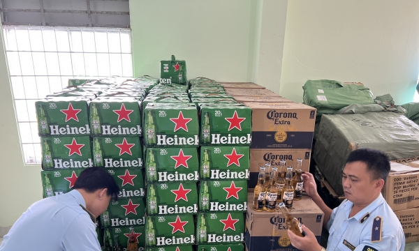 Tạm giữ gần 7.000 chai bia nghi nhập lậu