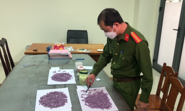 Ngụy trang 4.000 viên ma túy trong thùng xốp rồi chuyển từ Hà Nội vào Đà Nẵng