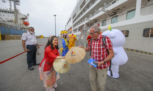 Đà Nẵng đón hơn 500 du khách đi tàu hạng sang ngay sáng Mồng 2 Tết