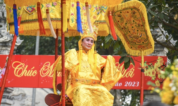 Tưng bừng lễ hội rước “vua, chúa sống” tại Hà Nội
