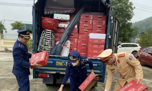 Phát hiện 1,2 tấn thực phẩm có dấu hiệu nhập lậu tại Quảng Ninh