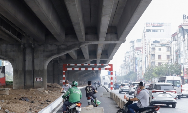 Hà Nội: Đường Nguyễn Xiển mở rộng chờ “nghiệm thu”, người dân ùn ùn lái xe đi vào