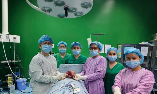Bệnh viện Đà Nẵng phẫu thuật thành công khối u nặng 1,5kg