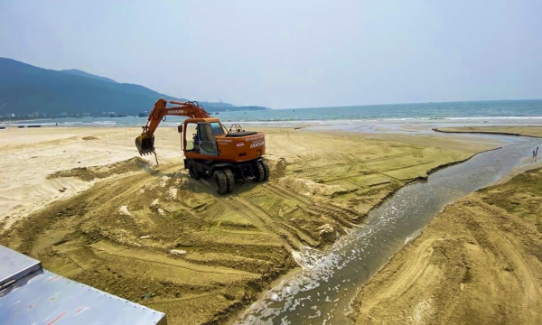 Đà Nẵng: Yêu cầu khắc phục sự cố nước thải tràn ra biển trước mùa du lịch