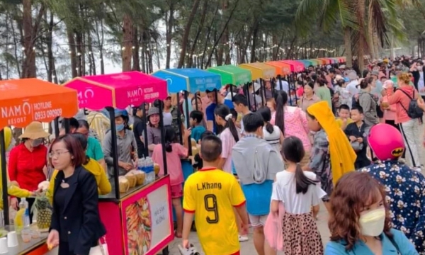 Đà Nẵng: Phố ăn vặt Nam Ô chính thức đi vào hoạt động