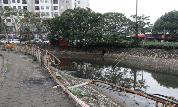 Hà Nội: Lan can bảo vệ nhiều con sông xuống cấp nghiêm trọng