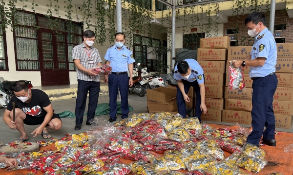 Bắc Ninh: Tiêu hủy hàng hóa là thực phẩm nhập lậu trị giá hơn 80 triệu đồng
