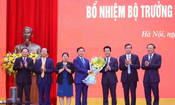 Thủ tướng Phạm Minh Chính trao quyết định bổ nhiệm Bộ trưởng Bộ Tài nguyên và Môi trường