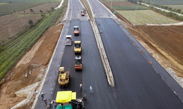 Đẩy nhanh hoàn thiện các thủ tục với địa phương để triển khai thi công dự án đường bộ cao tốc Bắc - Nam