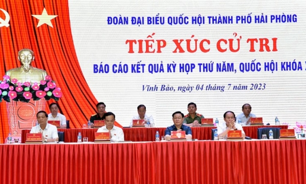Chủ tịch Quốc hội Vương Đình Huệ tiếp xúc cử tri huyện Vĩnh Bảo, thành phố Hải Phòng