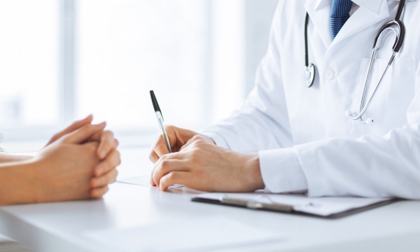 Bộ Y tế yêu cầu xử lý nghiêm tập thể, cá nhân liên quan đến “cò” xếp lốt khám bệnh