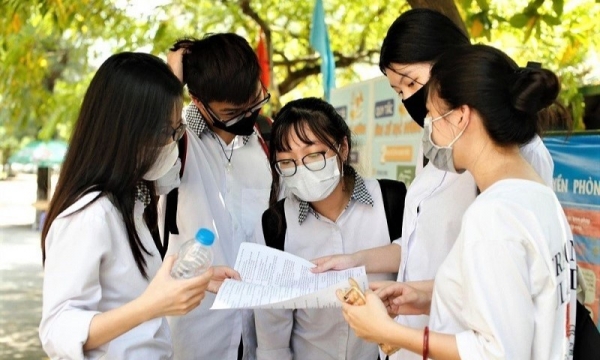 Hàng loạt trường công bố hạ điểm chuẩn vào lớp 10 ở Hà Nội