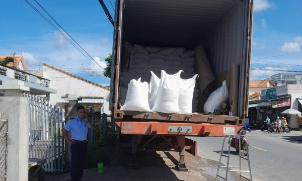 Phát hiện 52 tấn gạo nhập khẩu không có nhãn phụ bằng tiếng Việt