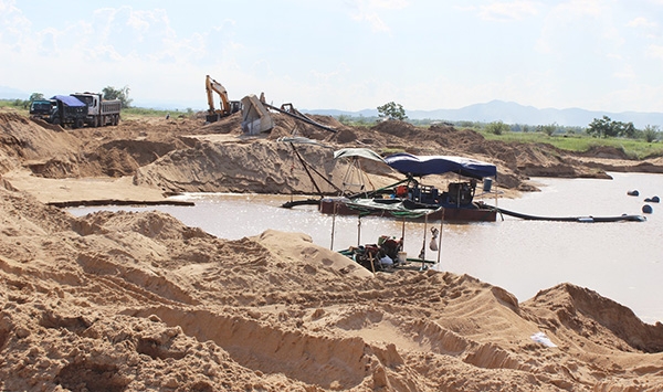 Một công ty bị thu hồi giấy phép khai thác cát trên sông Tiền