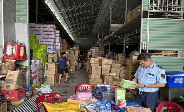 Phát hiện gần 42.000 sản phẩm bút bi nhập khẩu không có nhãn phụ bằng tiếng Việt Nam