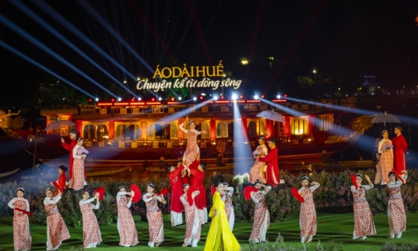 Ấn tượng Lễ hội Áo dài Huế “Chuyện kể từ dòng sông'