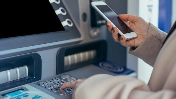 Hàng loạt ngân hàng tăng phí dịch vụ SMS từ ngày 1/9