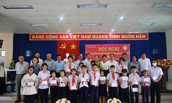 Vedan Việt Nam trao tặng học bổng khuyến học và nhà Đại đoàn kết tại phường Mỹ Xuân thị xã Phú Mỹ, tỉnh BRVT