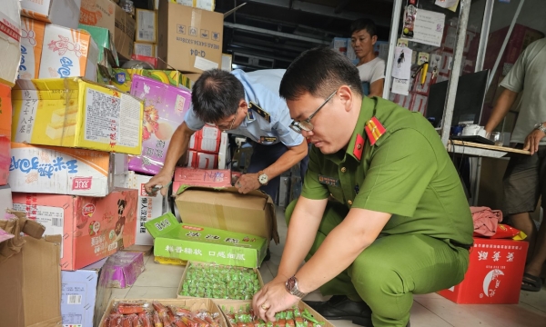 Hà Nội: Phát hiện hơn 4.000 sản phẩm thực phẩm nhập lậu