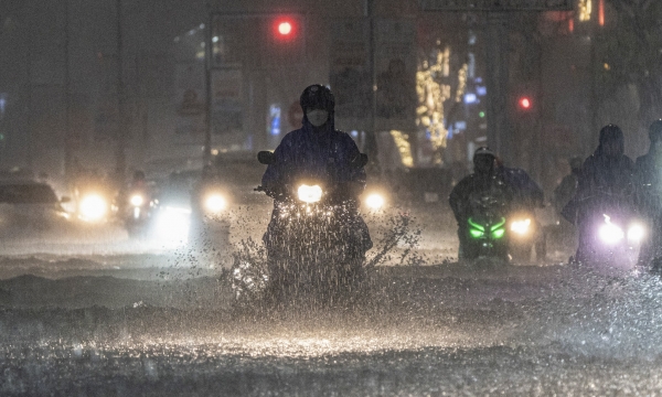 Nhiều tuyến đường ở Đà Nẵng ngập sau cơn mưa lớn