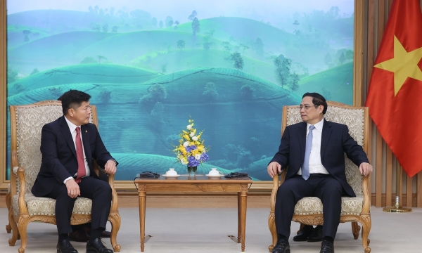 Thủ tướng Chính phủ tiếp Bộ trưởng Bộ Tư pháp và Nội vụ Mông Cổ