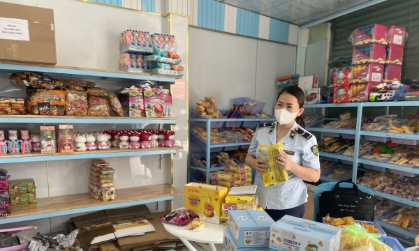Bình Thuận: Phát hiện lượng lớn bánh trung thu không rõ nguồn gốc