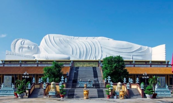 Ngôi chùa cổ Việt Nam 'gánh' tượng Phật nằm trên mái dài nhất châu Á, tuổi đời 3 thế kỷ, chứa 100 tượng điêu khắc bằng gỗ sơn son thiếp vàng
