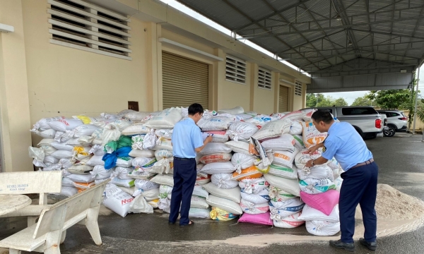 Ngăn chặn phương tiện vận chuyển hơn 29 tấn khoảng sản không rõ nguồn gốc tại Bình Thuận