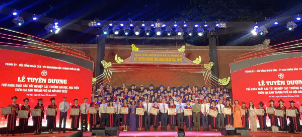 Hà Nội: Vinh danh 96 thủ khoa tốt nghiệp xuất sắc đại học, học viện năm 2023