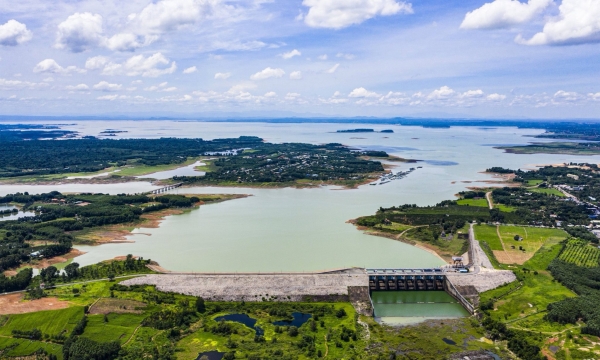 Ngỡ ngàng vẻ đẹp hùng vĩ của hồ thủy điện lớn nhất miền Nam, được bao phủ bởi hơn 70 hòn đảo lớn nhỏ