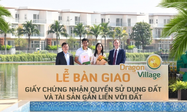 Trao sổ hồng cho cư dân Dragon Village và Dragon Parc, Phú Long khẳng định uy tín Nhà phát triển đô thị bền vững
