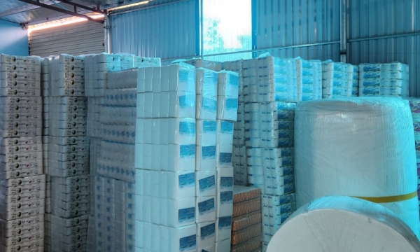 Phát hiện cơ sở sản xuất giấy vệ sinh giả các nhãn hiệu với số lượng cực lớn