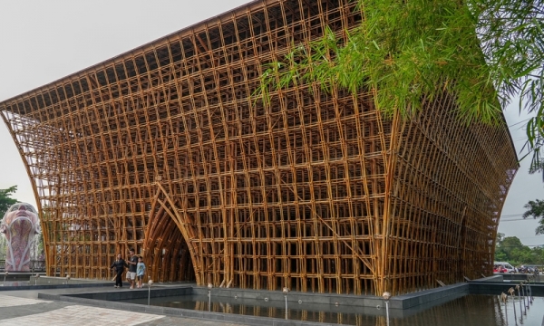 Nhà tre lớn nhất Việt Nam rộng 700m2, tạo nên từ 42.000 thân tre tầm vông, được tạp chí kiến trúc hàng đầu thế giới “gọi tên”