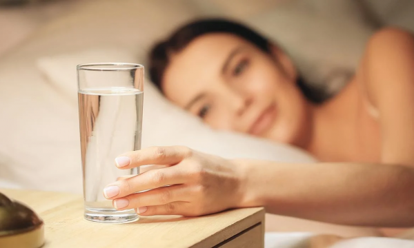 Uống nước buổi sáng rất tốt, nhưng có 3 sai lầm mà nhiều người không biết dễ mắc phải: Có thể gây tổn hại tới tim, thận và dạ dày