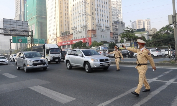 Hà Nội: Bất chấp bị xử phạt, nhiều tài xế vẫn ‘chiếm’ làn khẩn cấp đường Vành đai 3