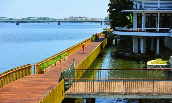 Cây cầu gỗ lim bạc tỷ, “dát” 7 tấn đồng độc nhất Việt Nam: Diện tích hơn 2.400m2, ghép từ 16.000 thanh gỗ