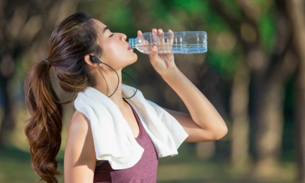 4 thói quen uống nước khiến cơ quan nội tạng bị phá huỷ nhưng nhiều người vẫn hay thực hiện