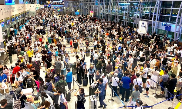 Nhà ga quốc tế Đà Nẵng hạn chế người nhà đưa tiễn hành khách