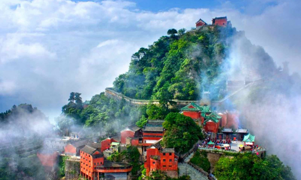 Ngọn núi với đỉnh cao gần 2.000m nhiều lần xuất hiện trong tiểu thuyết Kim Dung, được UNESCO công nhận là Di sản văn hóa thế giới