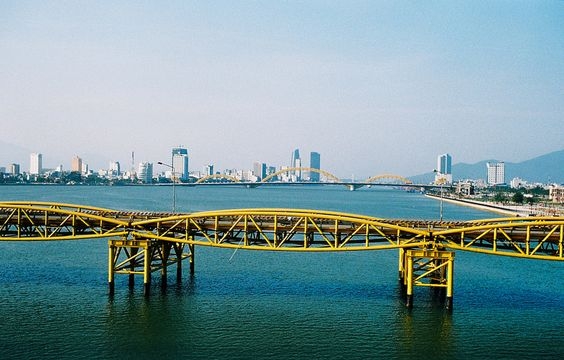 Chiêm ngưỡng cây cầu lâu đời nhất nối đôi bờ sông Hàn, là cây cầu có kiến trúc vòm bằng giàn thép Poni hiếm hoi tại Việt Nam