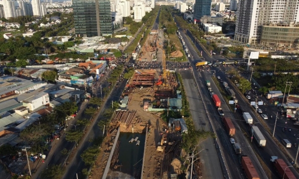 Đại lộ huyết mạch phía Nam Sài Gòn thi công gây ùn ứ, tắc nghẽn giao thông những ngày cuối năm