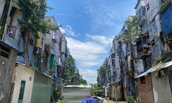 Hơn 2.000 người dân Đà Nẵng thấp thỏm sống trong chung cư 'chờ sập'