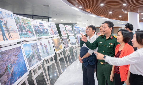 Đà Nẵng: Khai mạc triển lãm ảnh “Nét đẹp người chiến sĩ”