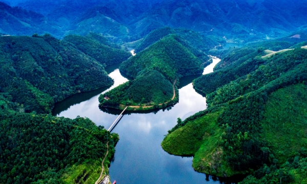 Khám phá hồ chứa nước ngọt cách Hà Nội 100km với sức chứa trên 3 triệu m3, cảnh sắc được ví như ‘tuyệt tình cốc’ mê hoặc lòng người