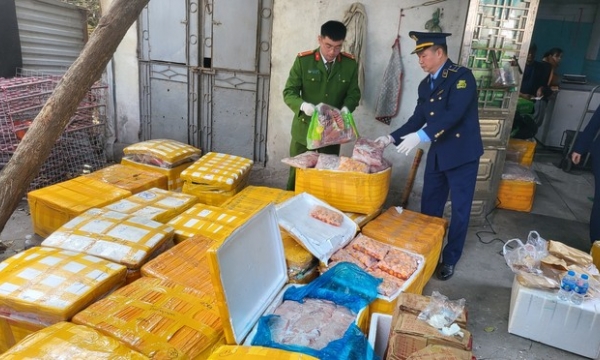 Hà Nội: Phát hiện hơn 1 tấn thực phẩm không rõ nguồn gốc