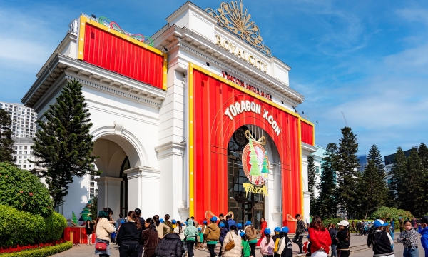 Hội chợ Art toy Giáng sinh quốc tế tại Vincom “gây bão” dịp lễ hội cuối năm