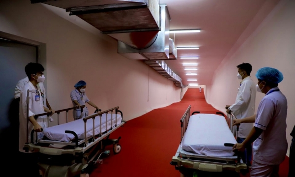 Bên trong đường hầm chuyển bệnh nhân dài 65m duy nhất tại bệnh viện ở TP HCM, kết nối cấp cứu với hàng không